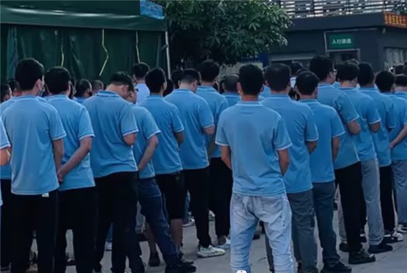 A group of people, one heart, one thing, work together!